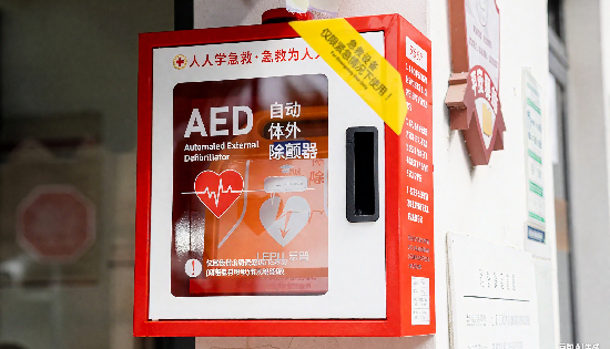乐普AED亮相崇明电视台，125台“生命守护设备”构筑城乡急救网